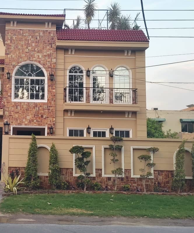 A 1 Kanal House In Lahore Is On The Market For sale Living in Lahore can be a dream come true so start looking for property options today. 36