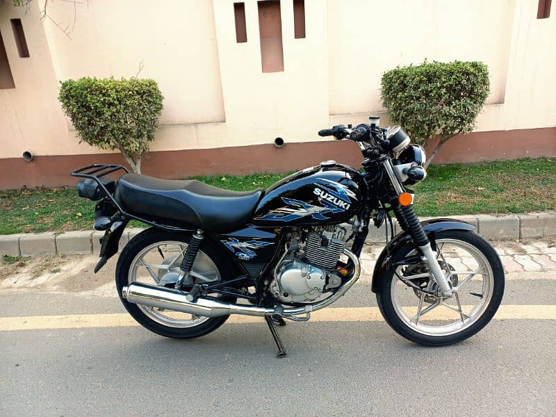 Suzuki Gs 150 SE 2022 model Alow rims disk break  8500 km driven 1