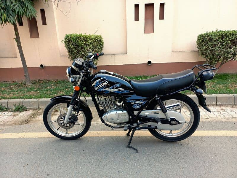 Suzuki Gs 150 SE 2022 model Alow rims disk break  8500 km driven 2