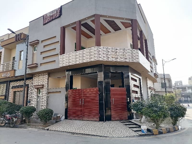 Investors Should sale This Prime Location House Located Ideally In Samundari Road 0