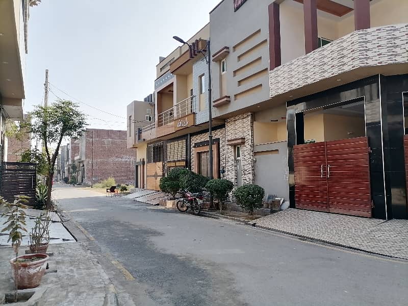 Investors Should sale This Prime Location House Located Ideally In Samundari Road 4