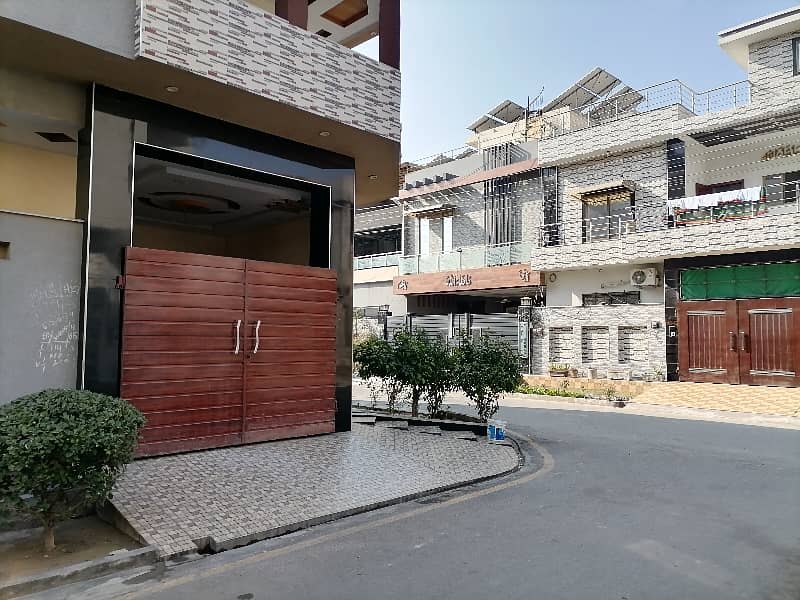 Investors Should sale This Prime Location House Located Ideally In Samundari Road 6