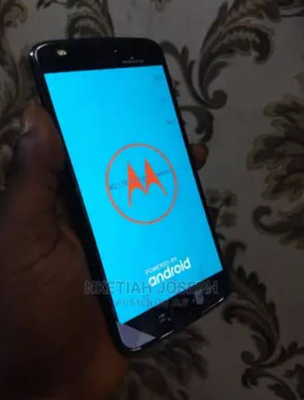 Moto z3 . Non Pta . Minor Screen Problem 1