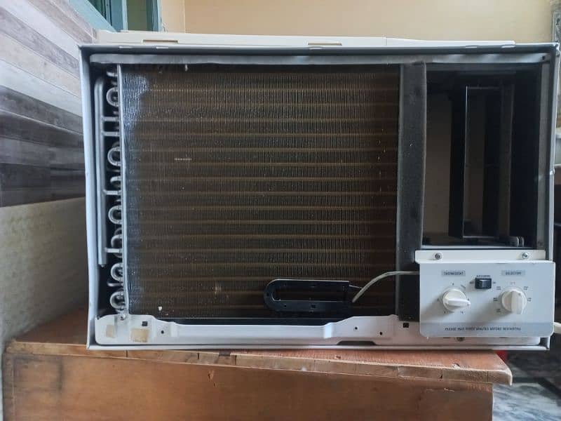 Good condition window AC. 2