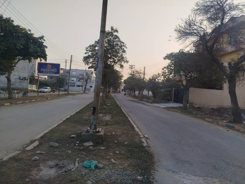 Good opportunity 9 Marla Plot In Mohafiz Town Phase 2 near DHA Rahber and Valencia town lahore 1