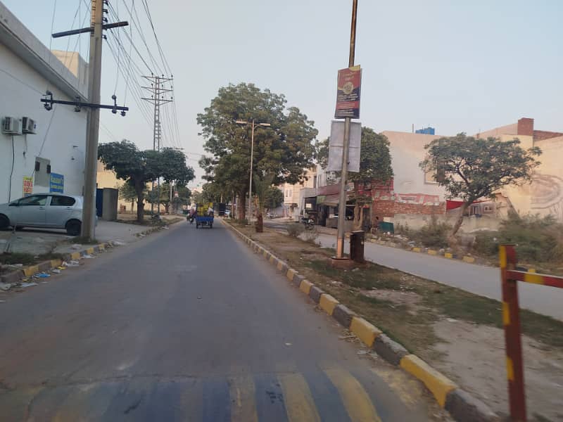 Good opportunity 9 Marla Plot In Mohafiz Town Phase 2 near DHA Rahber and Valencia town lahore 3