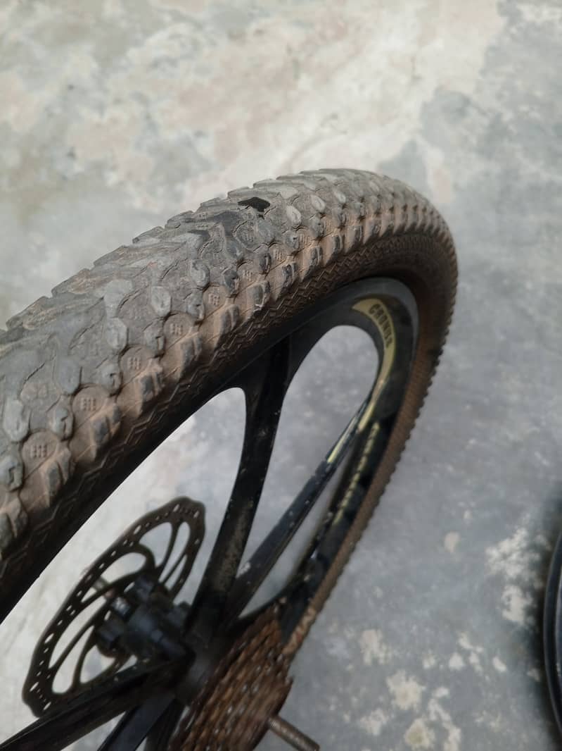 24 size Alloy Rims with tyre gears grari 4