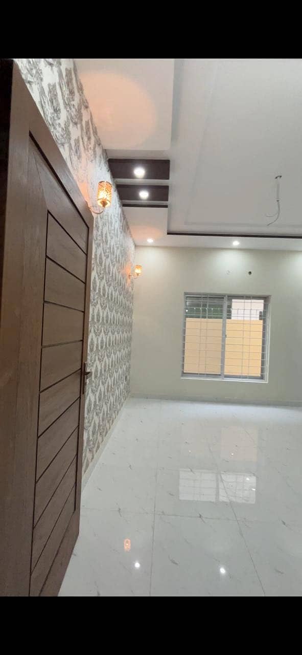 10 MARLA BEAUTIFUL BRAND NEW ON A GOOD LOCATION HOUSE IS AVAILABLE FOR SALE IN NASHEMAN E IQBAL PHASE 2 LAHORE 12