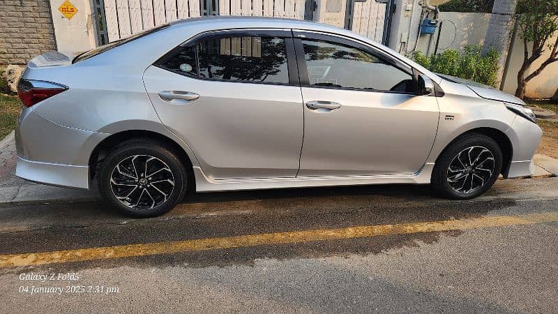 Toyota Corolla Altis X 2022-23 9