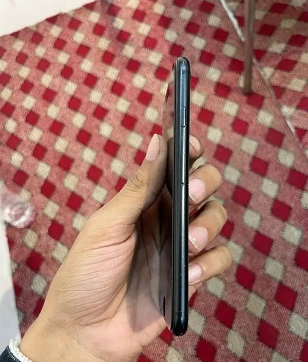 I phone SE 2020 64gb official pta exchange with 12 jv non 4