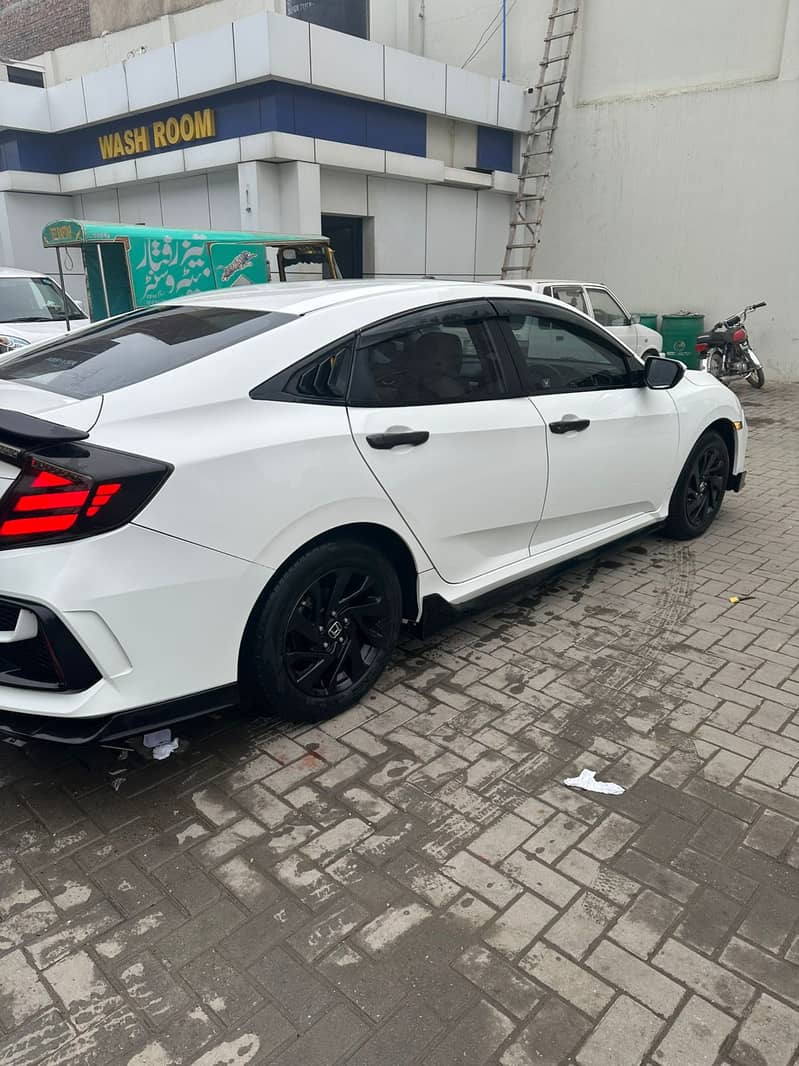 Honda Civic Oriel 2018 4