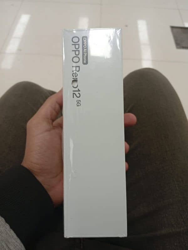 Oppo Reno 12 5g ( 12gb 512gb ) just box open . . Non Active 4