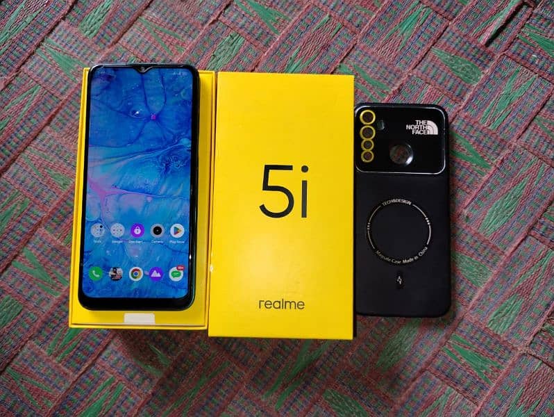 realme 5i box h condition 10 by 8 h no flaut 4 : 64 ram 0