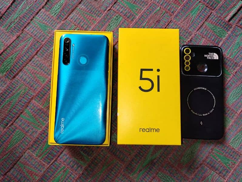 realme 5i box h condition 10 by 8 h no flaut 4 : 64 ram 1