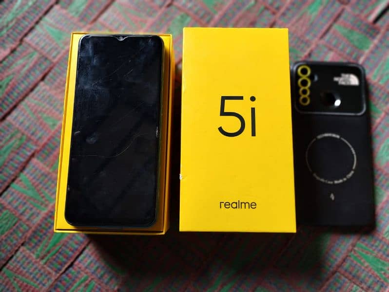 realme 5i box h condition 10 by 8 h no flaut 4 : 64 ram 2