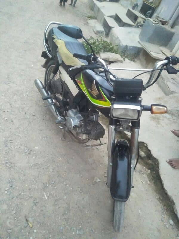 Honda CD70cc bike 2019 ki Oct ki hai 5