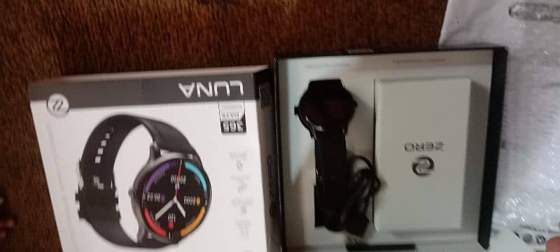 Luna watch zero life style 1