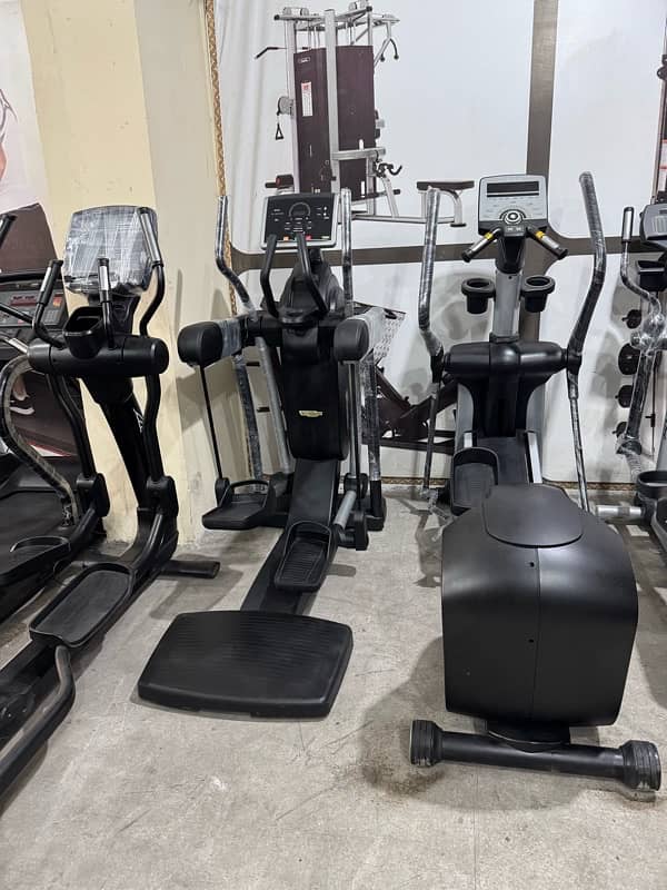 Life Fitness 95T | Butt Fitness Comercial Gym Treadmils 7