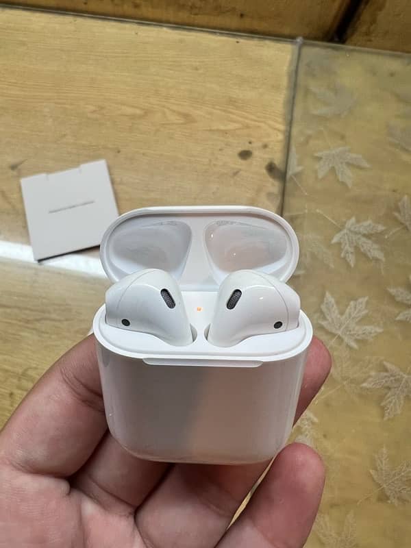 Apple AirPods 2nd Generation MV7N2 3