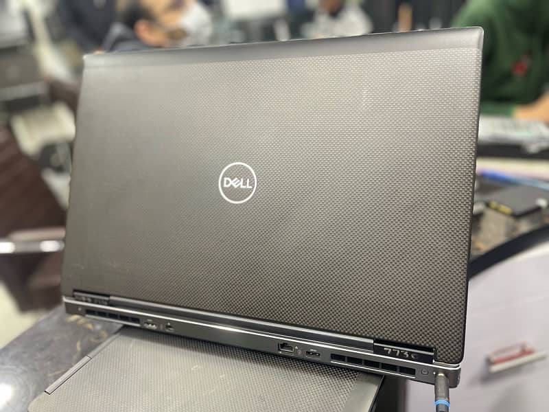 Dell Precision 7730 Intel® Xeon E-2186M 6