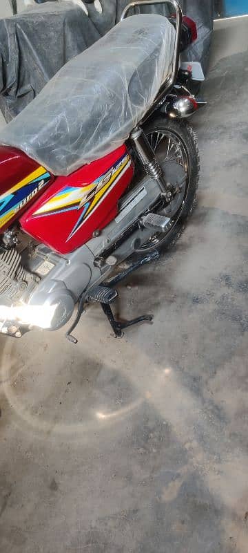 HONDA 125  karachi Num 4