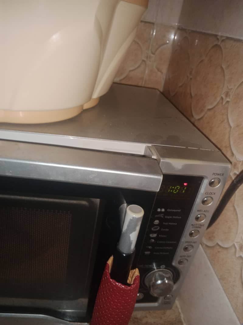 Microwave oven 0