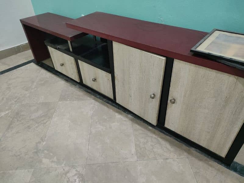 LED table and side cabinets of 6 feet approximately 0