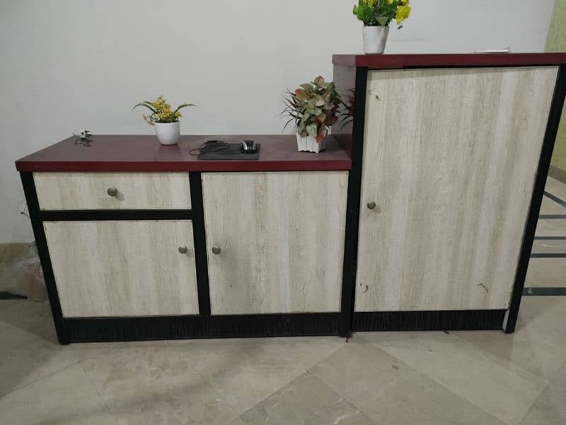 LED table and side cabinets of 6 feet approximately 3