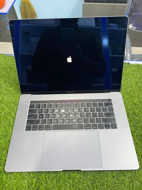 MacBook Pro 15-inch,2019 2