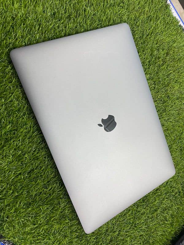 MacBook Pro 15-inch,2019 3