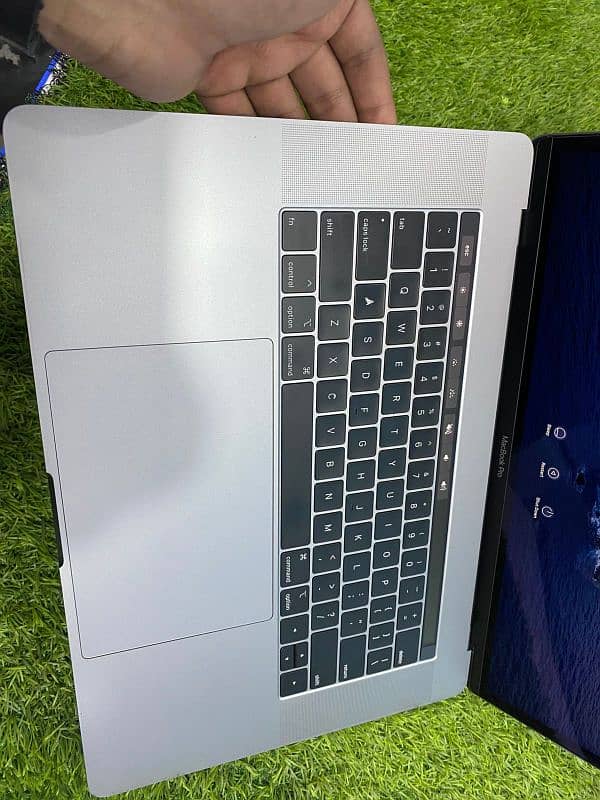 MacBook Pro 15-inch,2019 6