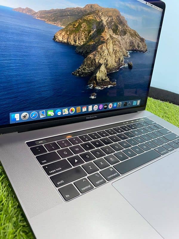 MacBook Pro 15-inch,2019 11