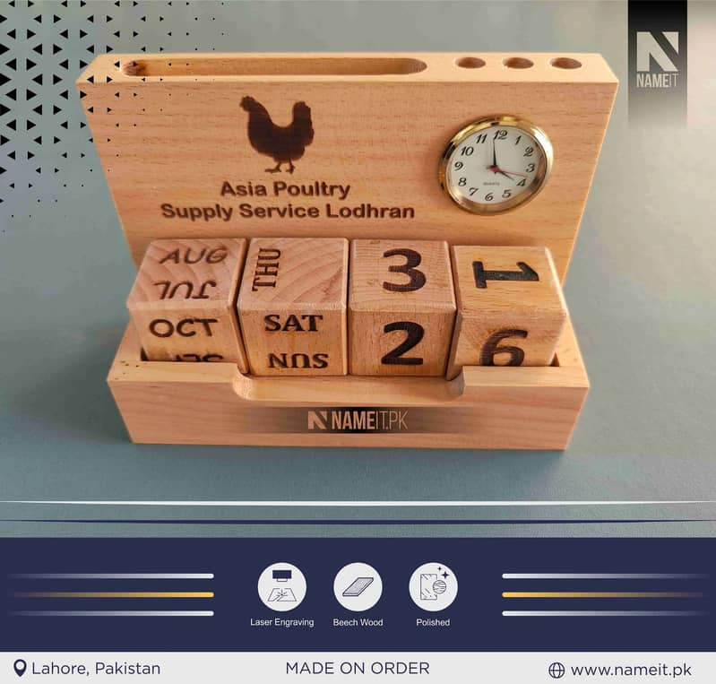 WOODEN PEN HOLDER AND CALENDAR 0