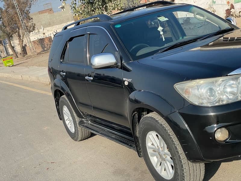 Toyota Fortuner 2011 3