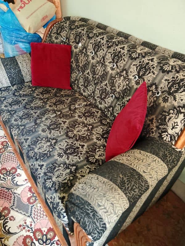 2 setter sofa for sale only serious buyer 3