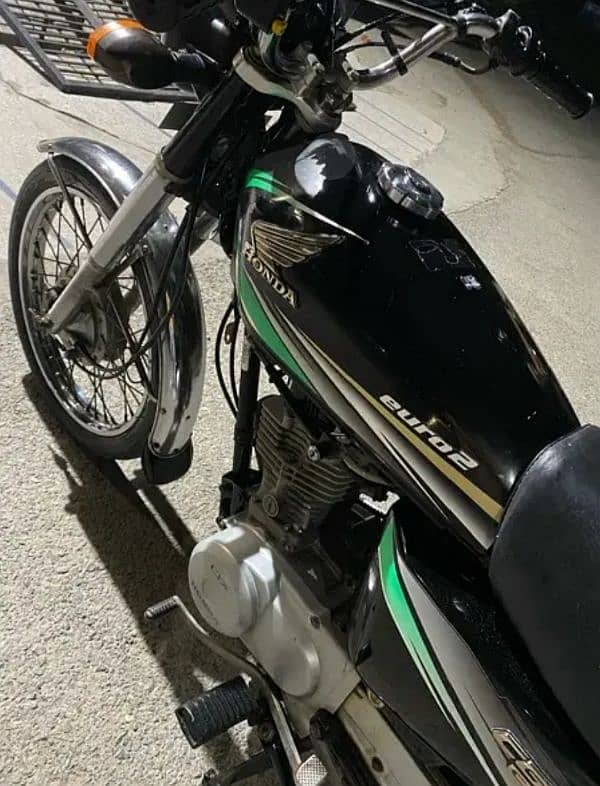 Honda CG 125 Black colour Lahore number for Sale 0