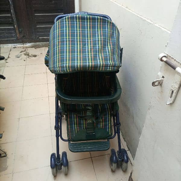 buy from UK Mamas Papas Pram used 4,5 times only 1