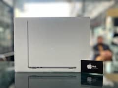 Macbook Air 13.6inch M2 Chip 8/256GB 15 Cycles used