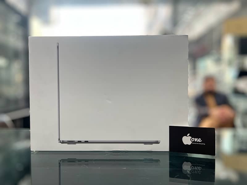 Macbook Air 13.6inch M2 Chip 8/256GB 15 Cycles used 0