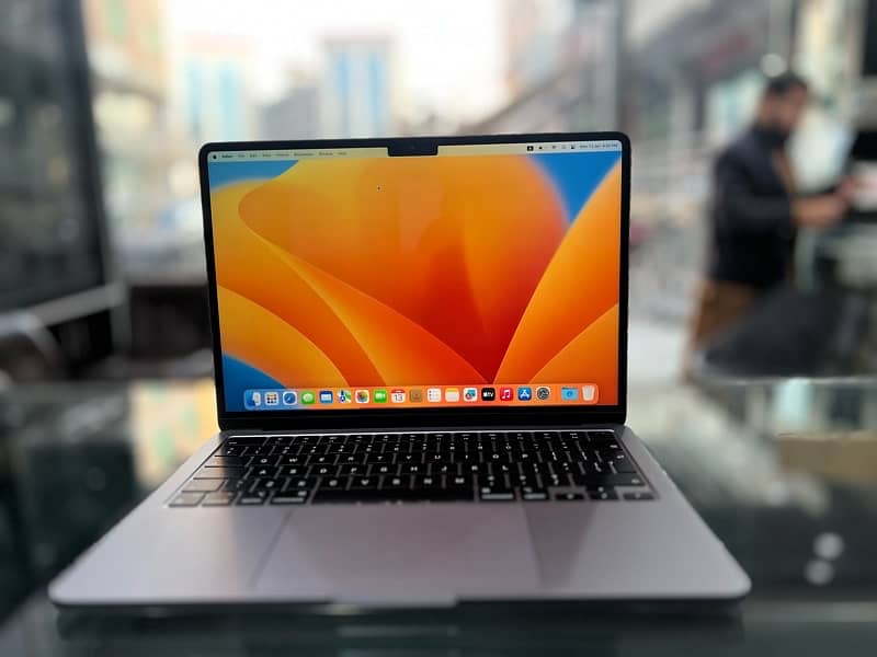 Macbook Air 13.6inch M2 Chip 8/256GB 15 Cycles used 6