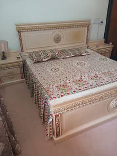 Beautiful Deco Bed,King size with side tables