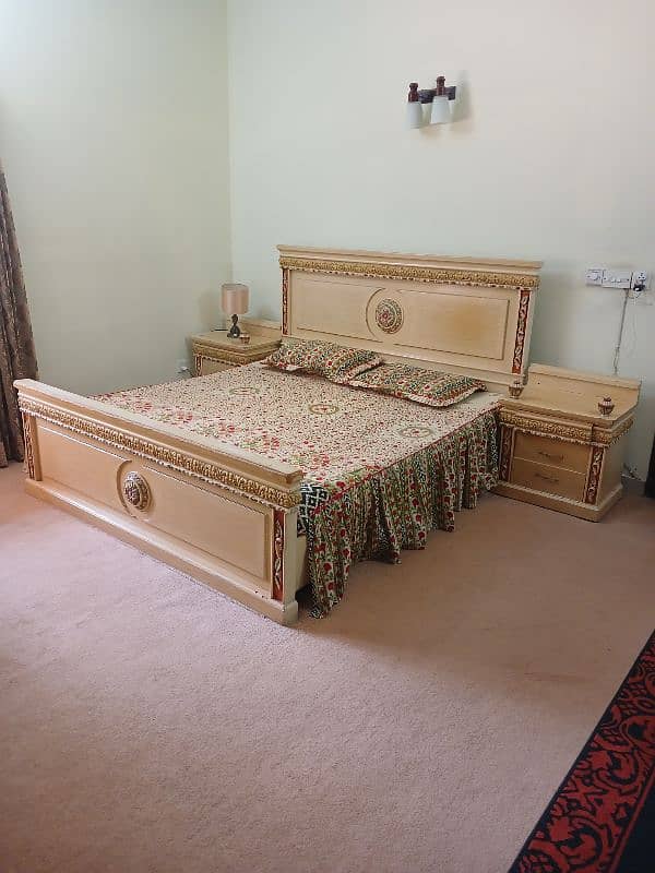 Beautiful Deco Bed,King size with side tables 1