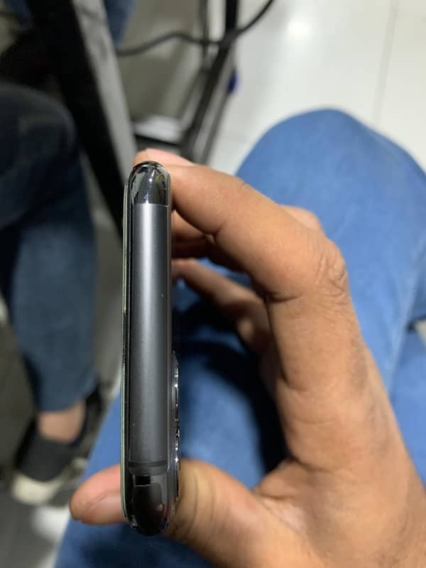 iphone 11 pro 256gb hai all ok hai 3