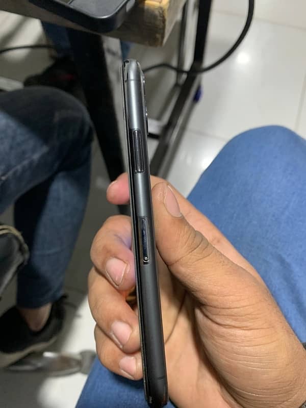 iphone 11 pro 256gb hai all ok hai 4