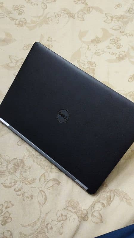 DELL Laptop Latitude E7270 i5 6th Gen 8GB / 256GB 1