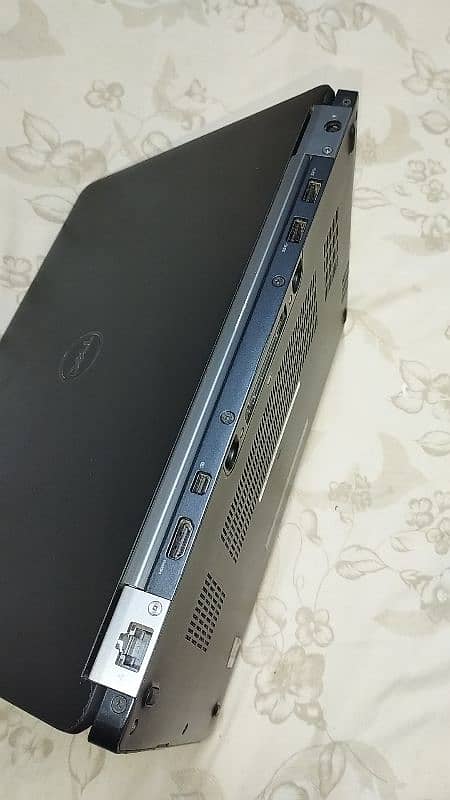 DELL Laptop Latitude E7270 i5 6th Gen 8GB / 256GB 3