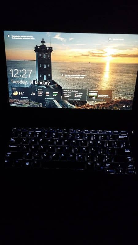 DELL Laptop Latitude E7270 i5 6th Gen 8GB / 256GB 7