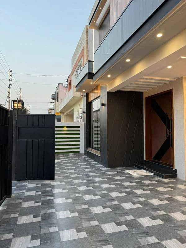 10-Marla Brand New Full House for Rent in DHA Ph-4 KK Block Lahore Owner Built House. 1