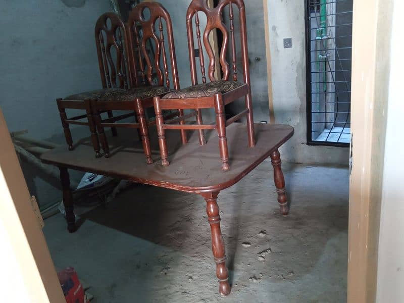 Dining table with 3 Table chairs 1