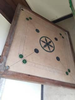 Carrom board